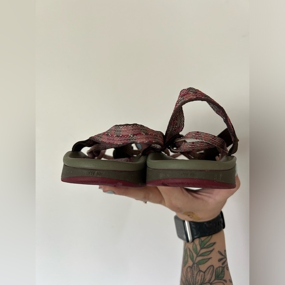 Chaco Fantasia Cycloid Scale Multicolor Pink Sandals Women's Size 10 Outdoor - Picture 3 of 7